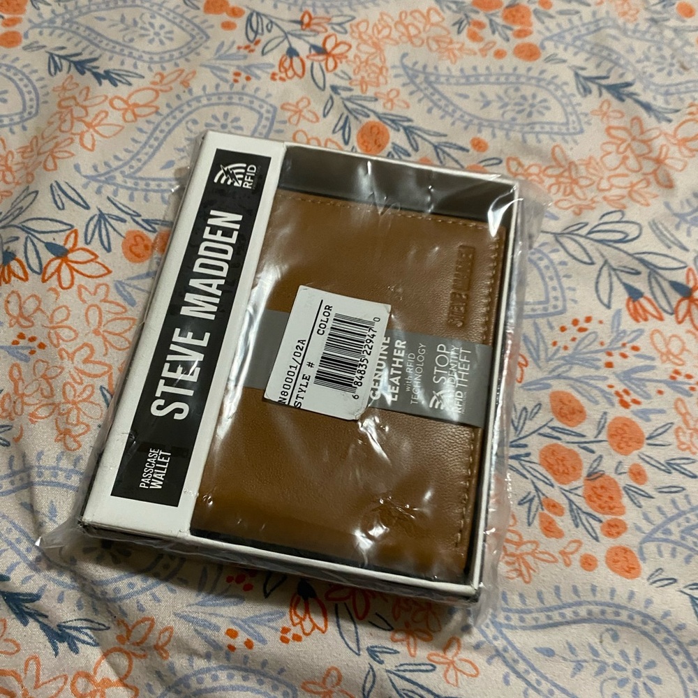 Steve Madden Men’s Slim Leather Wallet